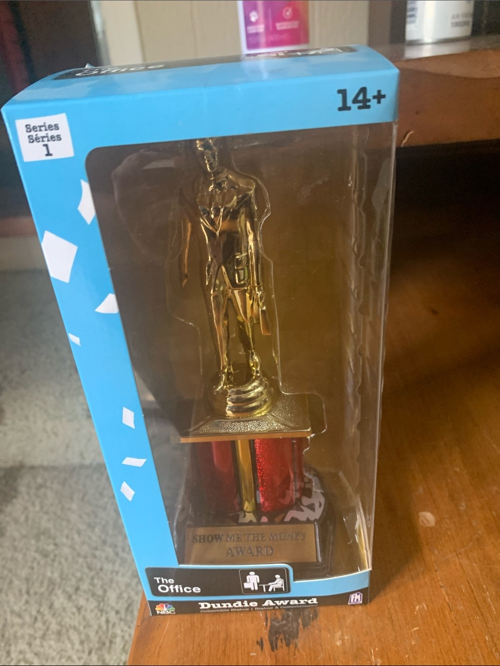 The office dundie award collectible statue in box